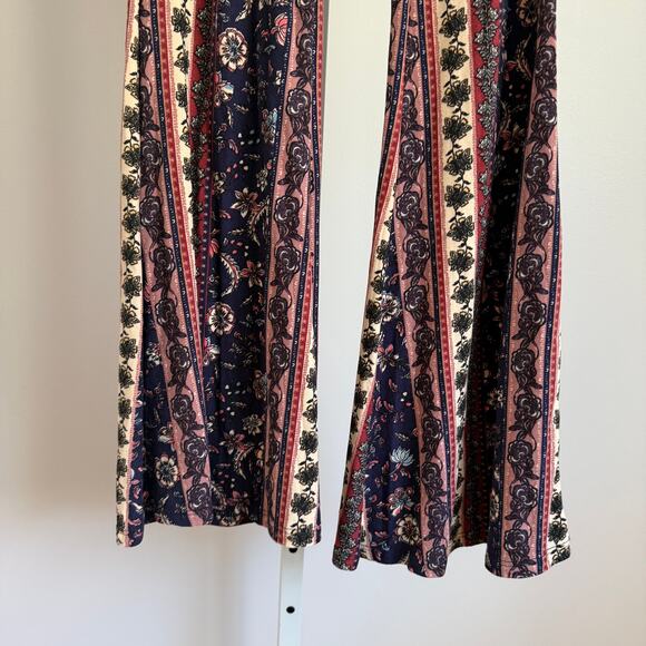 Fashion‎ Nova sz M boho Y2K style Burgundy Floral Bell Bottom Stretch Pants - Picture 4 of 7